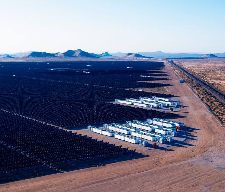 Planta fotovoltaica con unidades de almacenamiento BESS